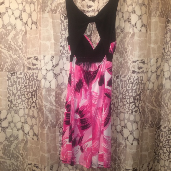 Vibrant pink/white dress w/ black straps open back - Picture 2 of 2